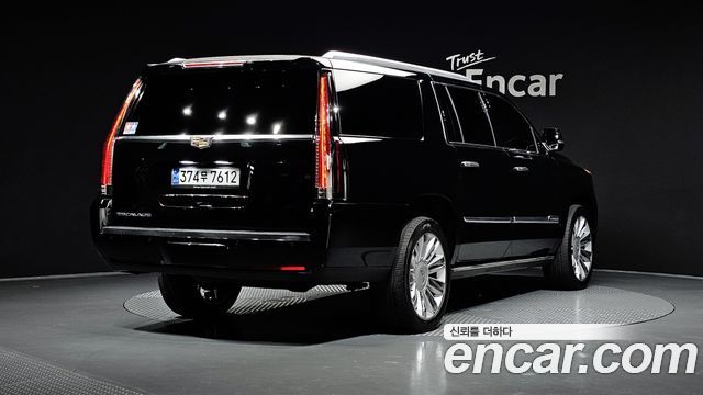 Cadillac Escalade 2016 — photo 2