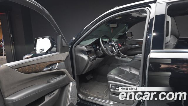 Cadillac Escalade 2016 — photo 10
