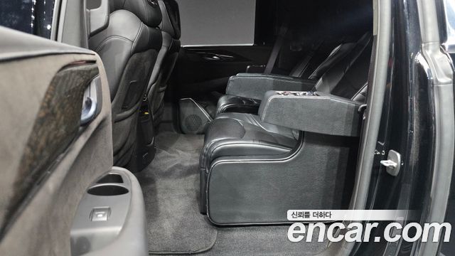 Cadillac Escalade 2016 — photo 12