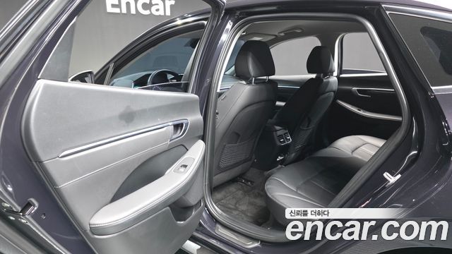 Hyundai Sonata 2023 — photo 16