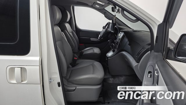 Hyundai Starex 2016 — photo 11