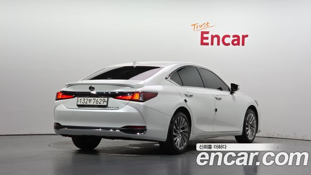 Lexus ES 2023 — photo 2