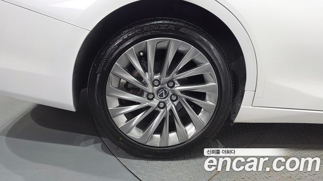 Lexus ES 2023 — photo 5