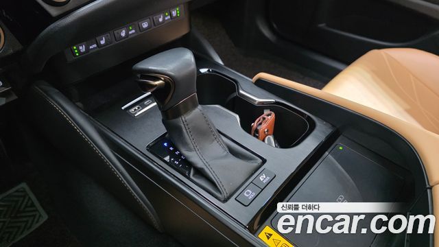Lexus ES 2023 — photo 12