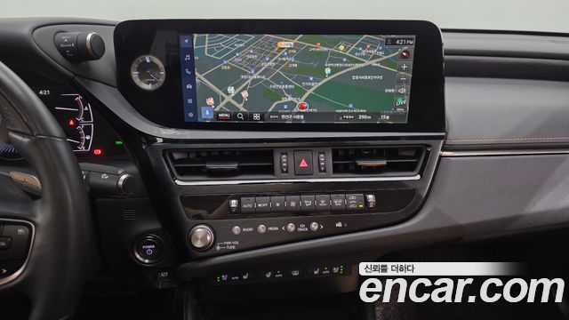 Lexus ES 2023 — photo 19