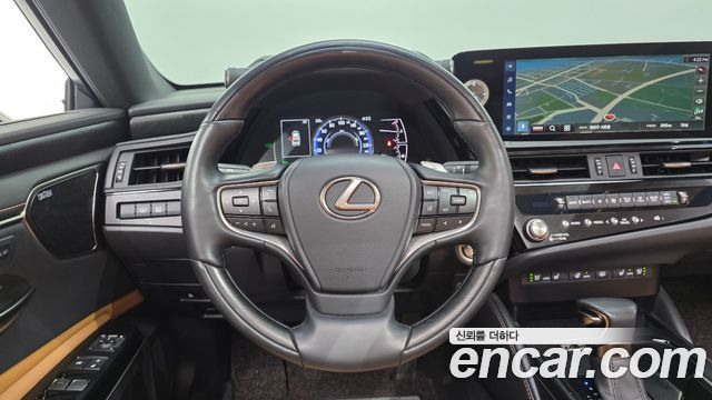 Lexus ES 2023 — photo 20