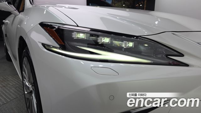 Lexus ES 2023 — photo 8