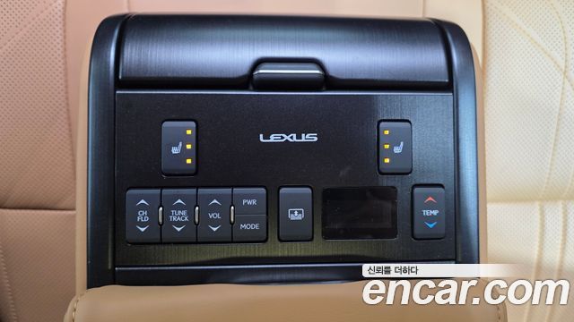 Lexus ES 2023 — photo 29