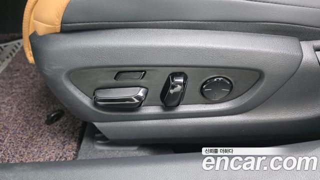 Lexus ES 2023 — photo 33