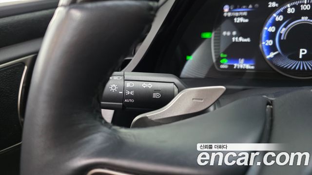 Lexus ES 2023 — photo 36