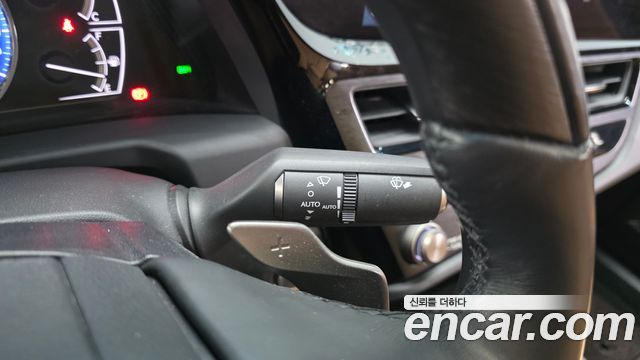 Lexus ES 2023 — photo 37