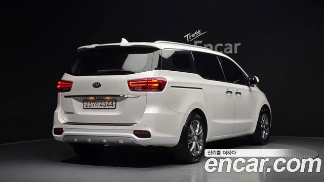 Kia Canival 2019 — photo 2