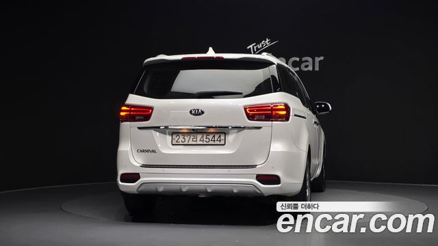 Kia Canival 2019 — photo 4