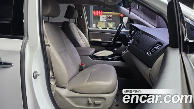 Kia Canival 2019 — photo 17