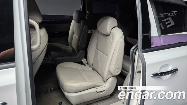 Kia Canival 2019 — photo 16