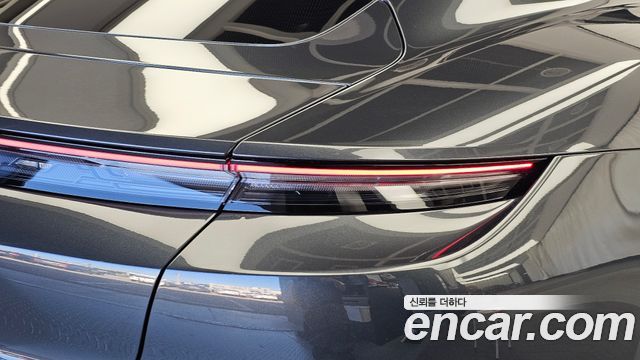 Porsche Taycan 2025 — photo 9