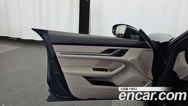 Porsche Taycan 2025 — photo 14