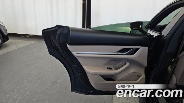Porsche Taycan 2025 — photo 15