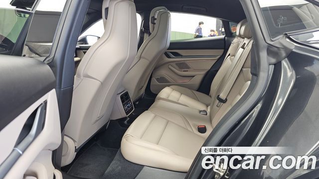 Porsche Taycan 2025 — photo 16