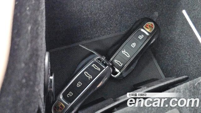 Porsche Taycan 2025 — photo 29