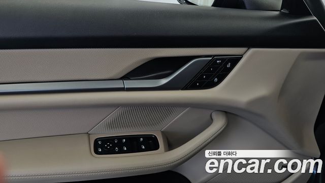 Porsche Taycan 2025 — photo 30