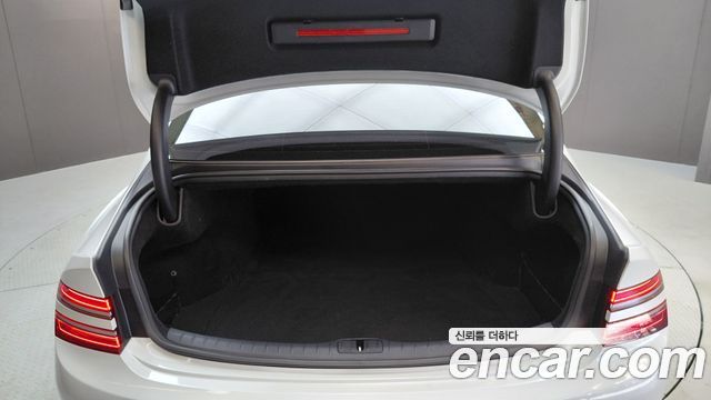 Genesis G80 2022 — photo 24