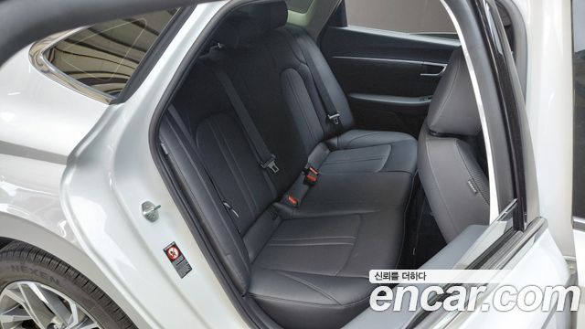 Hyundai Sonata 2022 — photo 17