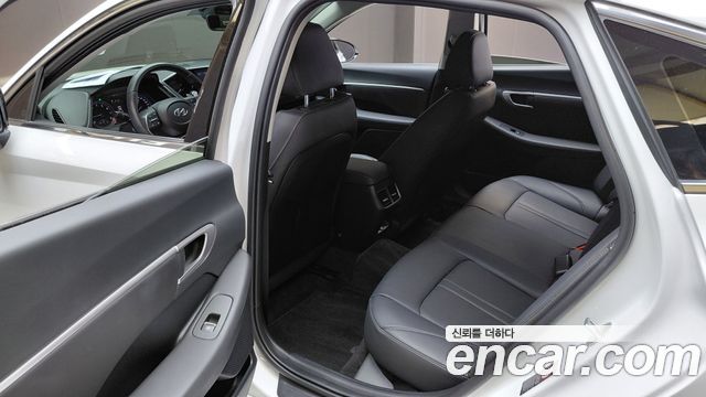 Hyundai Sonata 2022 — photo 18