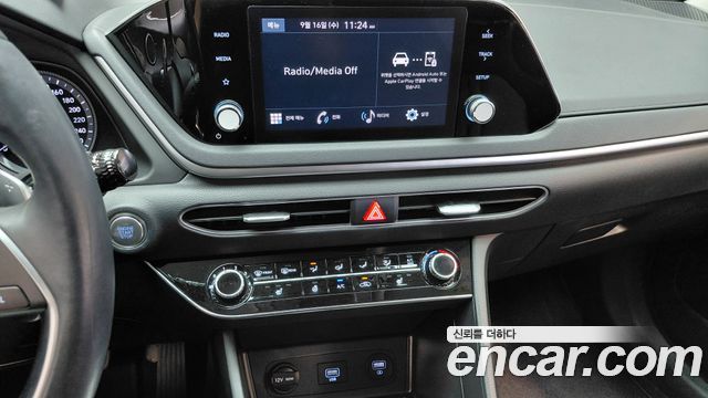 Hyundai Sonata 2022 — photo 30