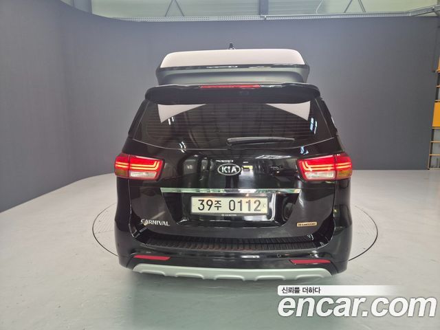 Kia Canival 2016 — photo 4
