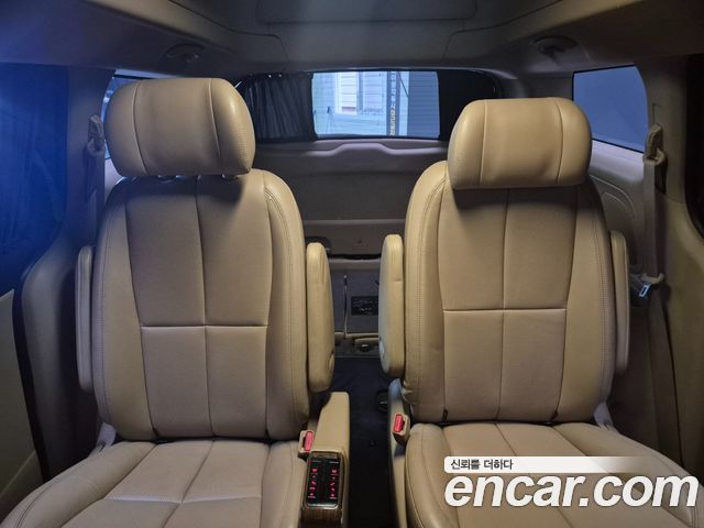 Kia Canival 2016 — photo 10