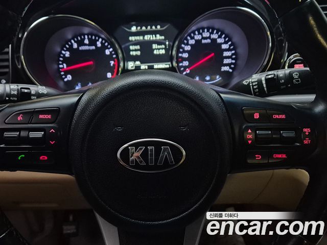 Kia Canival 2016 — photo 14