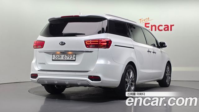 Kia Canival 2019 — photo 2