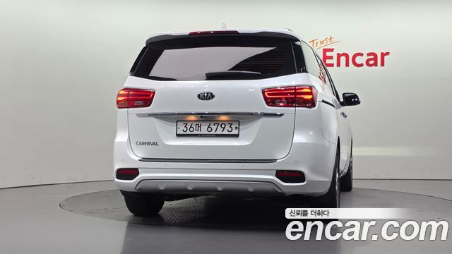 Kia Canival 2019 — photo 4