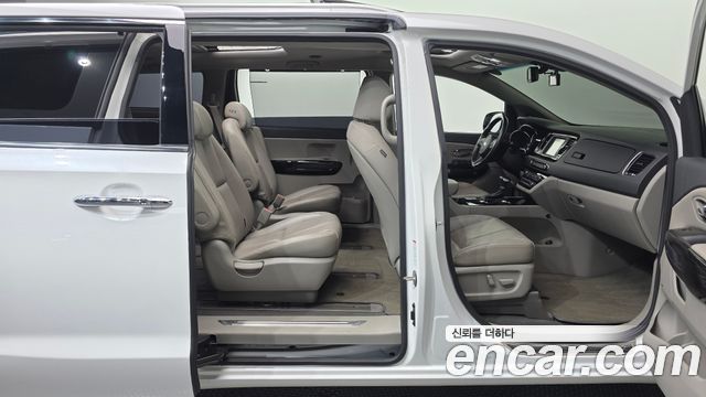 Kia Canival 2019 — photo 25