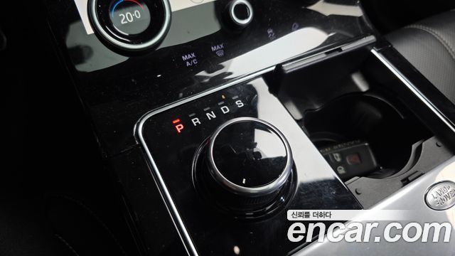 Land Rover Range Rover Velar 2018 — photo 12