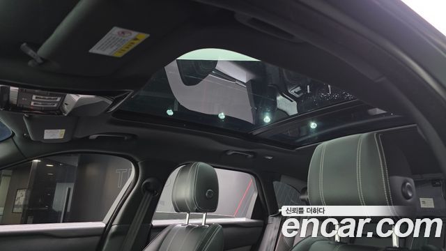 Land Rover Range Rover Velar 2018 — photo 22