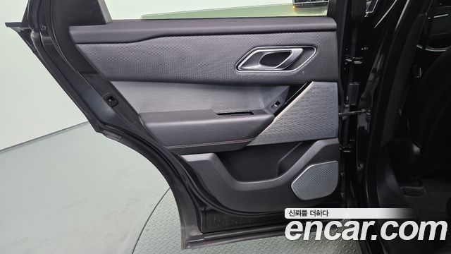 Land Rover Range Rover Velar 2018 — photo 15