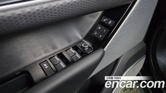 Land Rover Range Rover Velar 2018 — photo 27