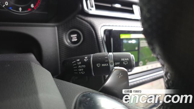 Land Rover Range Rover Velar 2018 — photo 28