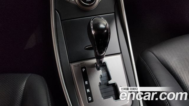 Hyundai AVANTE 2014 — photo 12