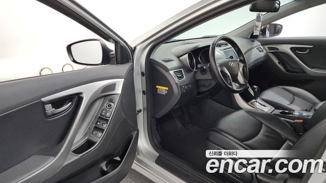 Hyundai AVANTE 2014 — photo 13