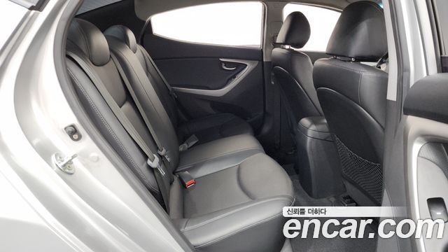 Hyundai AVANTE 2014 — photo 17