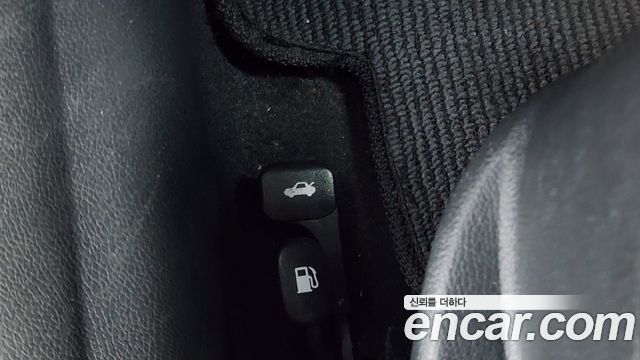 Hyundai AVANTE 2014 — photo 18