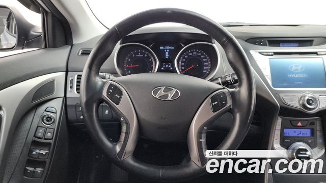 Hyundai AVANTE 2014 — photo 19