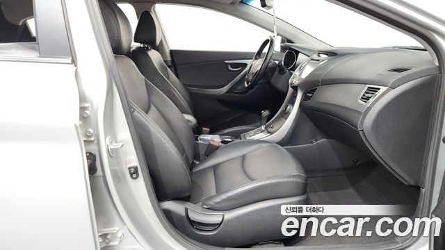 Hyundai AVANTE 2014 — photo 16