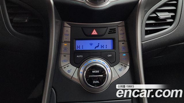 Hyundai AVANTE 2014 — photo 31