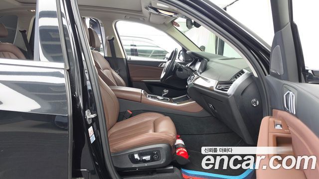 BMW X5 2021 — photo 11