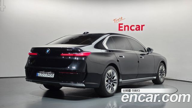 BMW 7-Series 2023 — photo 2