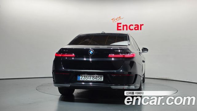BMW 7-Series 2023 — photo 4